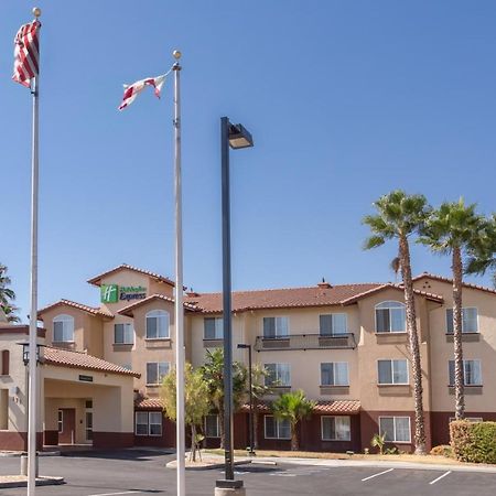 Holiday Inn Express Hotel & Suites Manteca By Ihg Exteriör bild