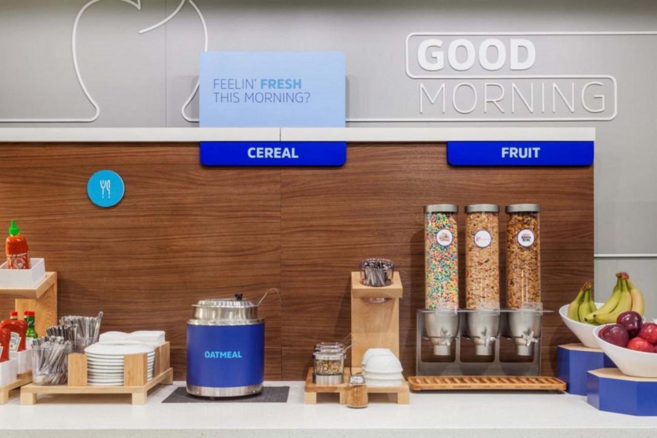 Holiday Inn Express Hotel & Suites Manteca By Ihg Exteriör bild
