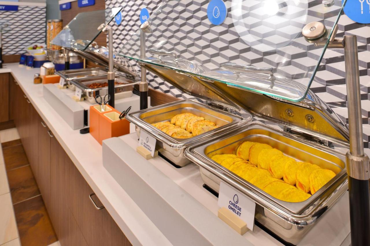 Holiday Inn Express Hotel & Suites Manteca By Ihg Exteriör bild