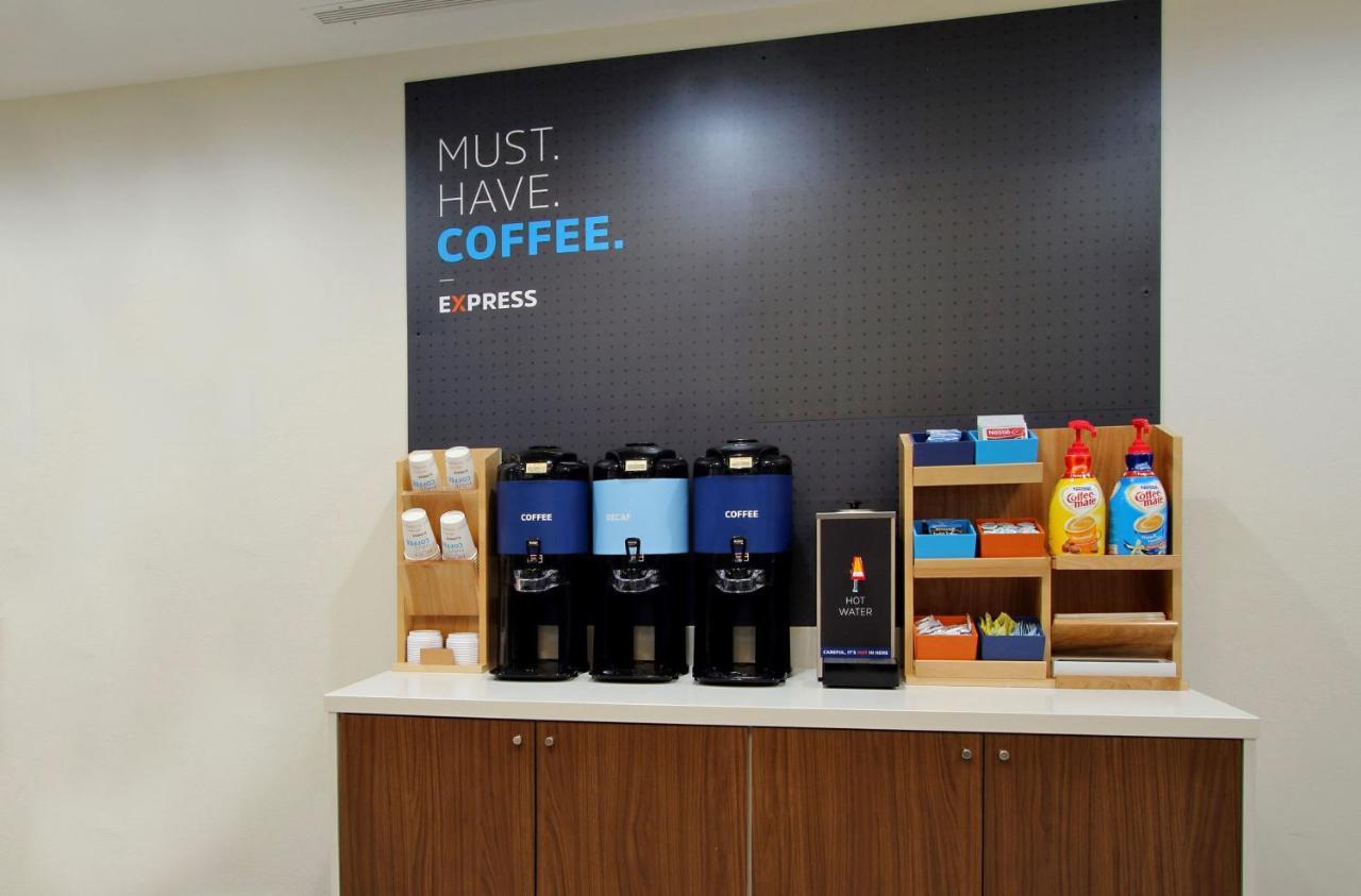 Holiday Inn Express Hotel & Suites Manteca By Ihg Exteriör bild