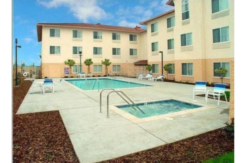 Holiday Inn Express Hotel & Suites Manteca By Ihg Exteriör bild