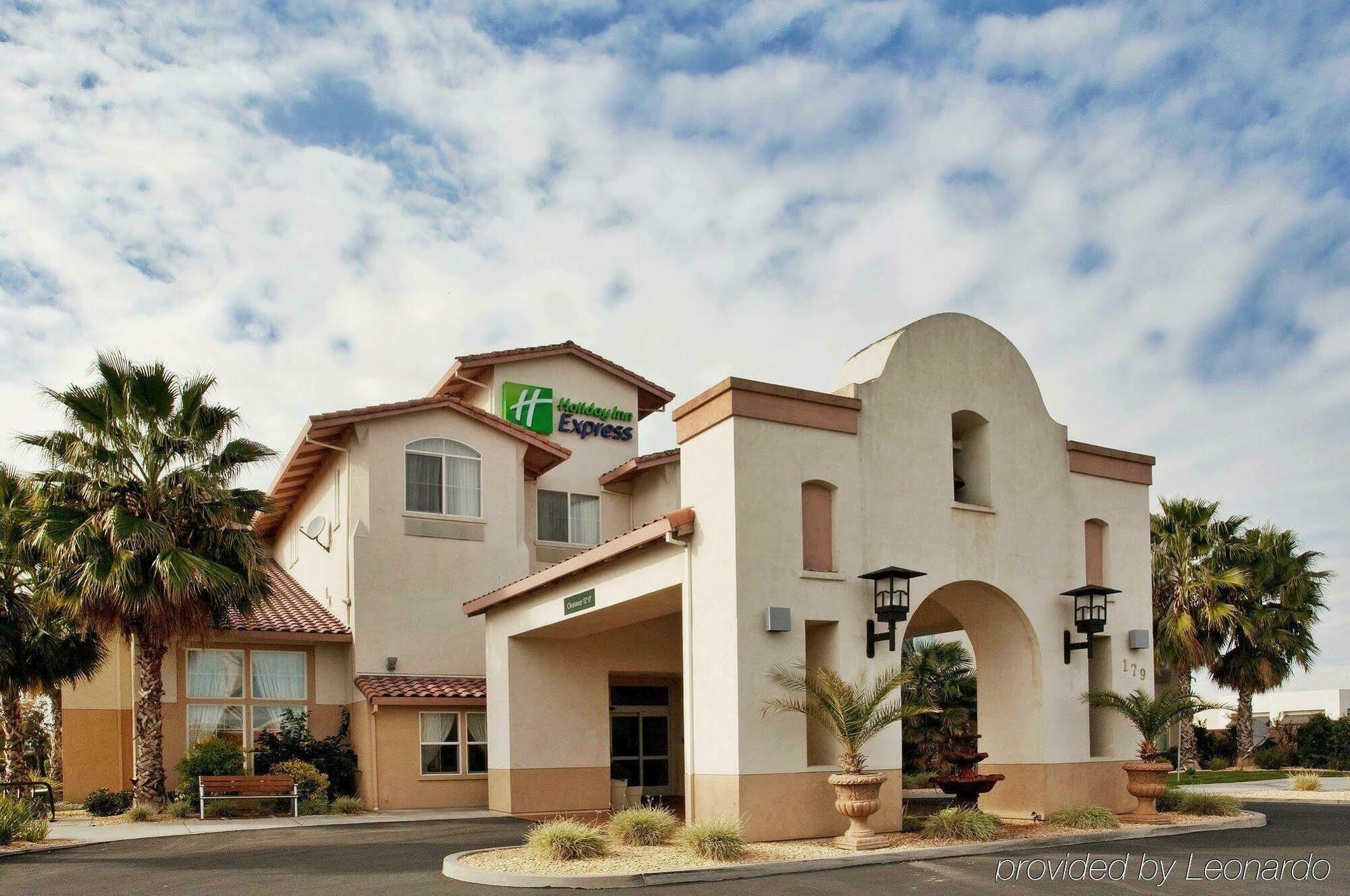 Holiday Inn Express Hotel & Suites Manteca By Ihg Exteriör bild