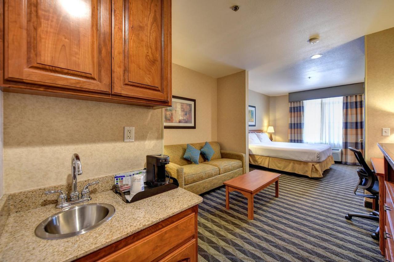 Holiday Inn Express Hotel & Suites Manteca By Ihg Rum bild