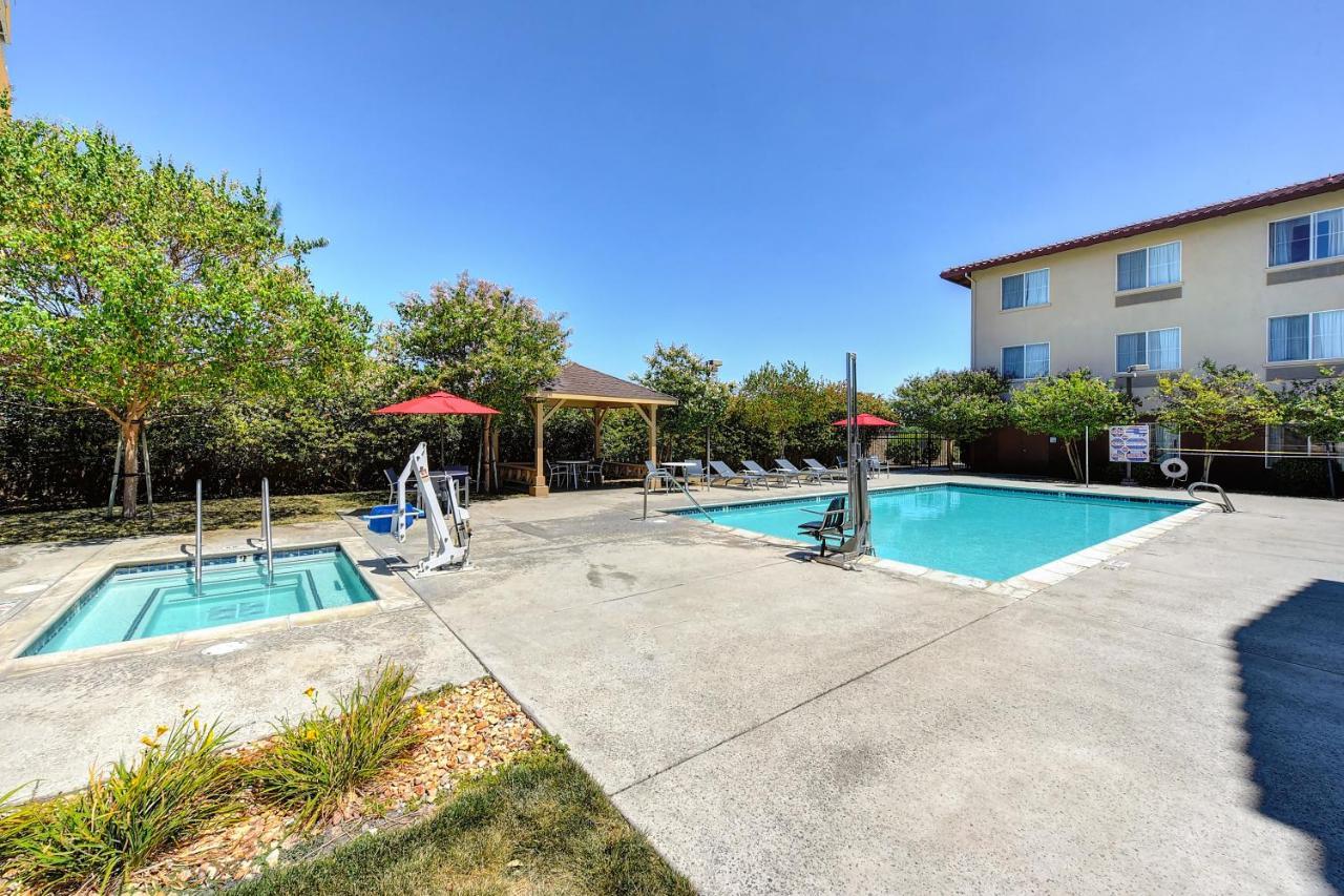 Holiday Inn Express Hotel & Suites Manteca By Ihg Exteriör bild