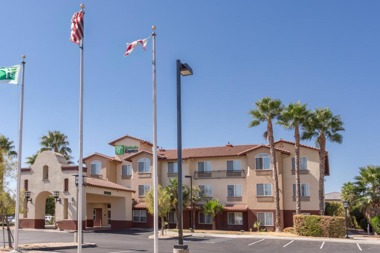 Holiday Inn Express Hotel & Suites Manteca By Ihg Exteriör bild