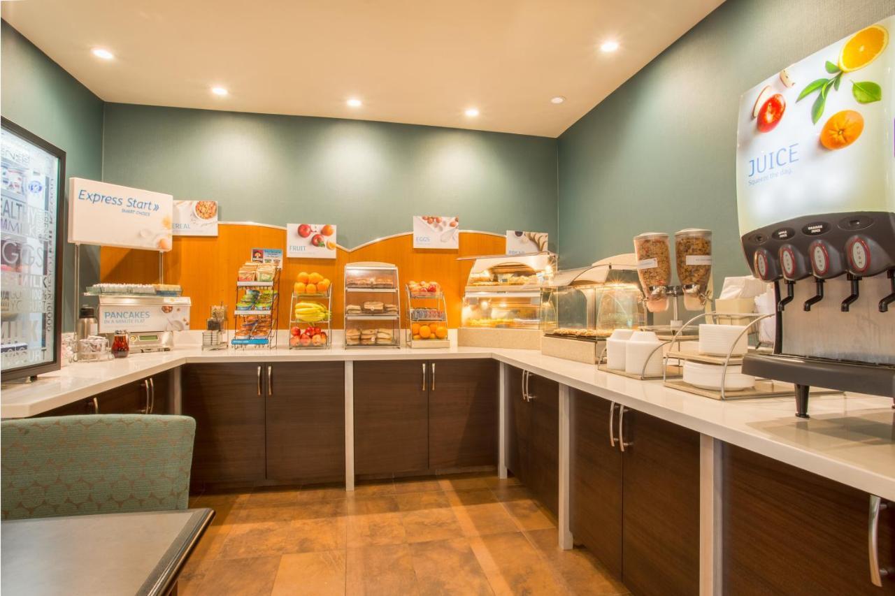Holiday Inn Express Hotel & Suites Manteca By Ihg Exteriör bild