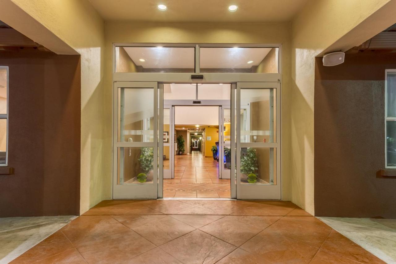 Holiday Inn Express Hotel & Suites Manteca By Ihg Exteriör bild